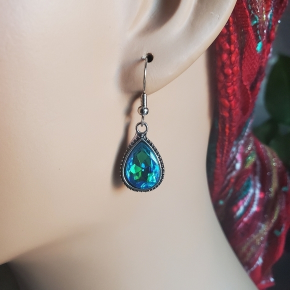 TURQUOISE Blue Green Tear Drop glass Crystal Earring - Picture 5 of 6
